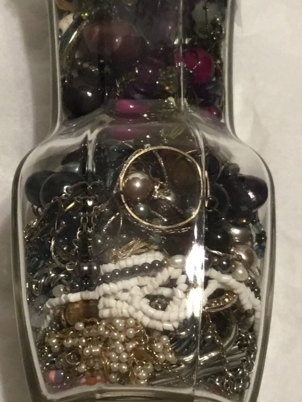 Tall, heavy glass vase filled with lots of good jewelry - Picture 4 of 11